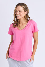 A model wearing the Fundamental Pima Cotton Vee Tee in colour Audorapink (Pink), from the front, cropped image