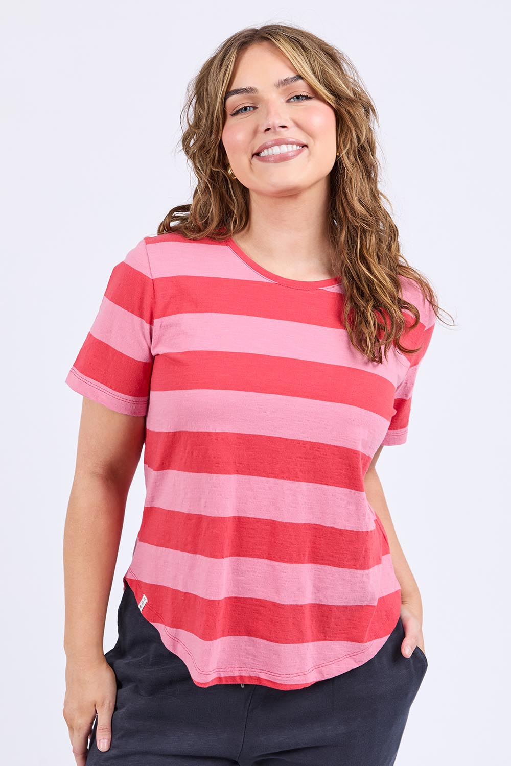 A model wearing the Fundamental Spritz Stripe Ss Cotton Tee in colour Cayennrose (Pink), from the front, cropped image