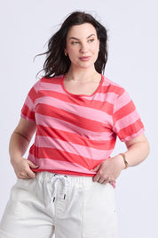 A model wearing the Fundamental Spritz Stripe Ss Cotton Tee in colour Cayennrose (Pink), from the front, cropped image