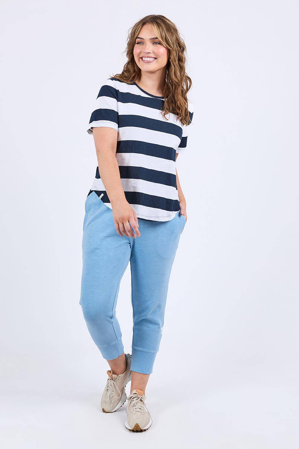 A model wearing the Fundamental Spritz Stripe Ss Cotton Tee in colour Navywhite (Blue), from the front, showing the whole outfit