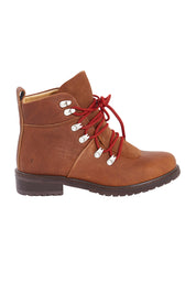 Product shot of the Dongara Waterproof Leather Boot in colour Oak, from the front