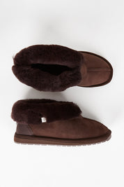 A model wearing size 7 of the Platinum Albany Sheepskin Australian Slipper in colour Chocolate, from the front, showing the whole outfit