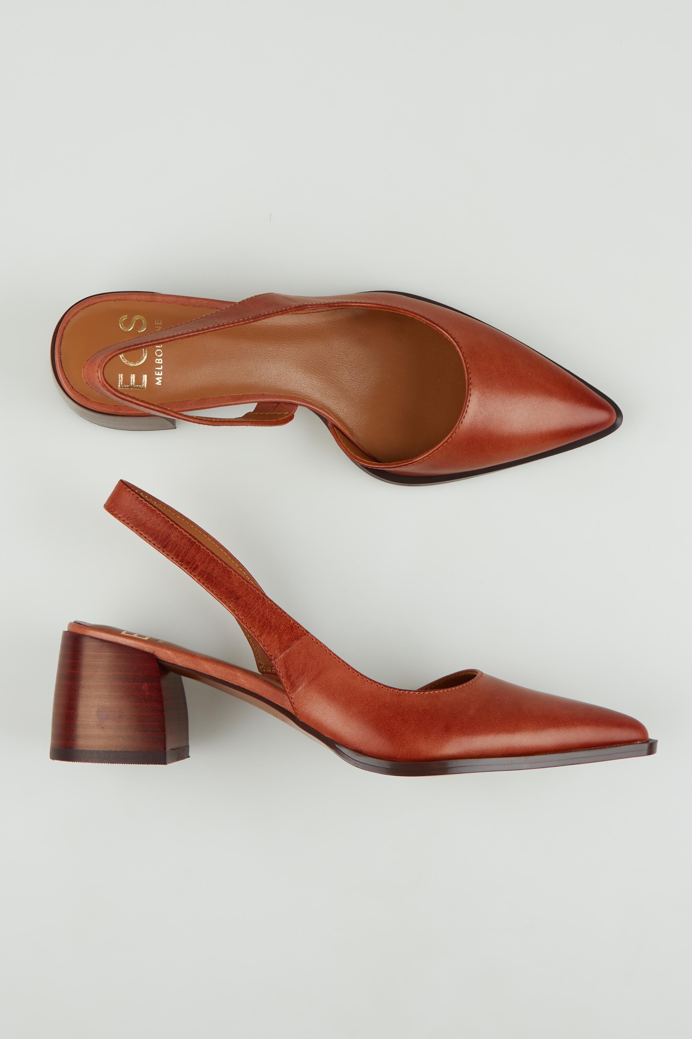 A model wearing size 37 of the Aura Leather Heel in colour Brandy, from the front, showing the whole outfit