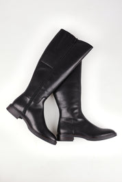 A model wearing size 37 of the Blanche Leather Knee Boot in colour Black (Black), from the front, showing the whole outfit