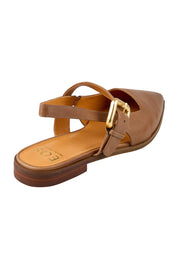 Product shot of the Goldie Flat - Pecan in colour Pecan, from the back