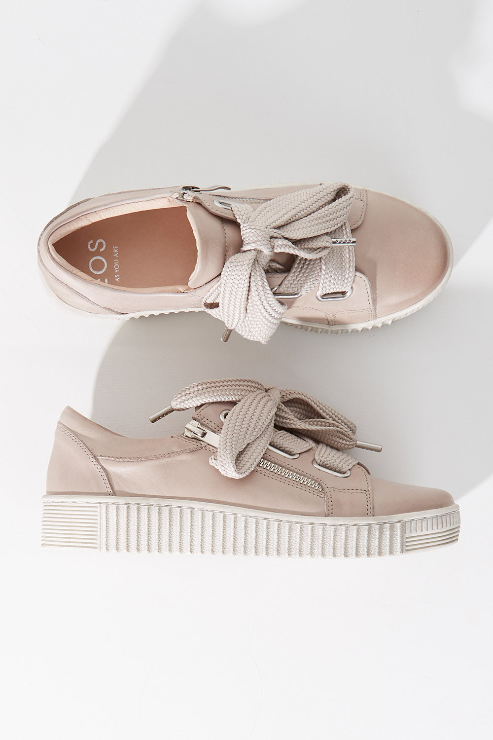 A model wearing size 36 of the Jovi Leather Sneaker in colour Stone (Grey), from the front, showing the whole outfit