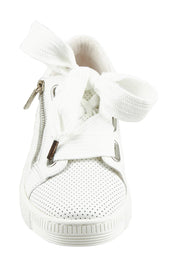 Product shot of the Jovi Leather Sneaker in colour Whiteperf (White), detail