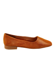 Product shot of the Solana Leather Flat in colour Brandy, from the front