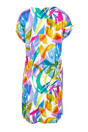 Product shot of the Melinda White Shift Short Sleeve Dress in colour White (Blue), from the back