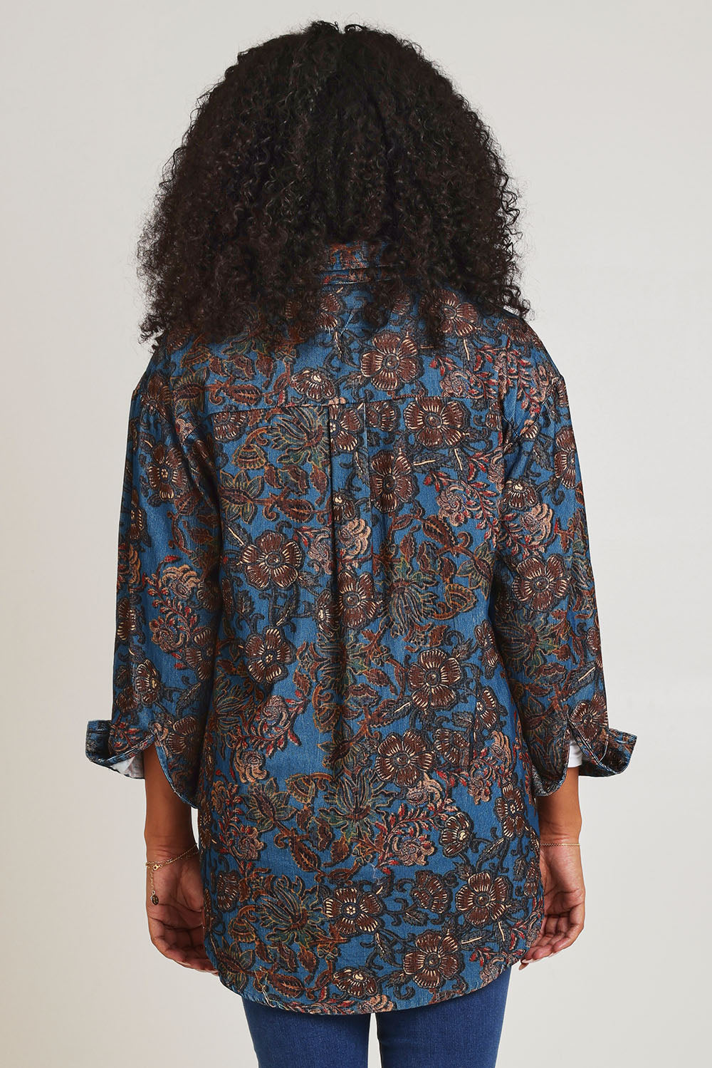 Model Ziara wearing size 10 of the Iguazu Cotton Shirt in colour Iguazu (Blue), from the back