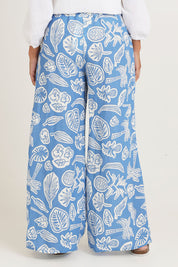 Model Ziara wearing size 10 of the Linen Print Blue Pant in colour Blue (Blue), from the back