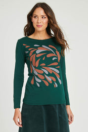 Model Madeline wearing size S of the Hanna Placement Tee in colour Forest (Green), from the front, cropped image