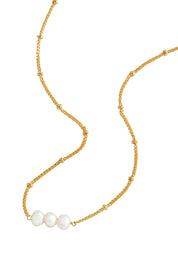Product shot of the Beaded Chain & Pearl Necklace – Goldpearl in colour Goldpearl, showing detail