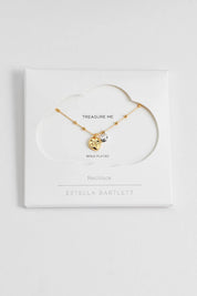 A model wearing the Beaded Chain & Molton Pebbles Necklace in colour Goldsilver (Metallics), from the front, showing the whole outfit