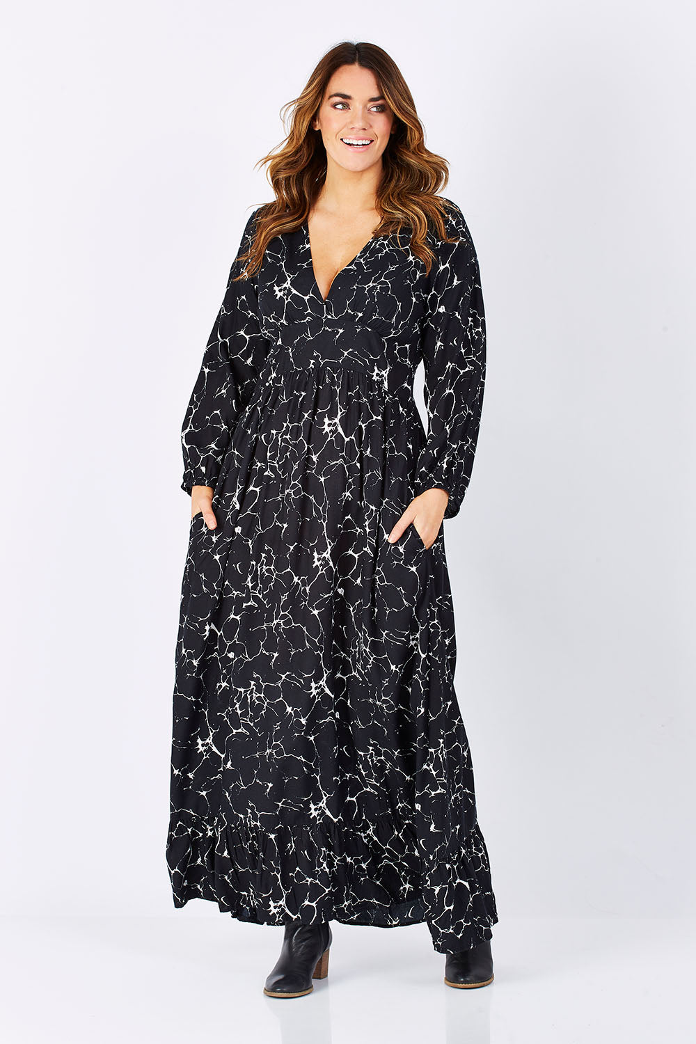 Model Laura wearing size M of the Luna Dress in colour MarbleBlac (Black), from the front, showing the whole outfit