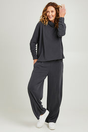 Model Emma wearing size S of the Soin colourFa So Good Pant - Kohl (Blue), from the front, showing the whole outfit