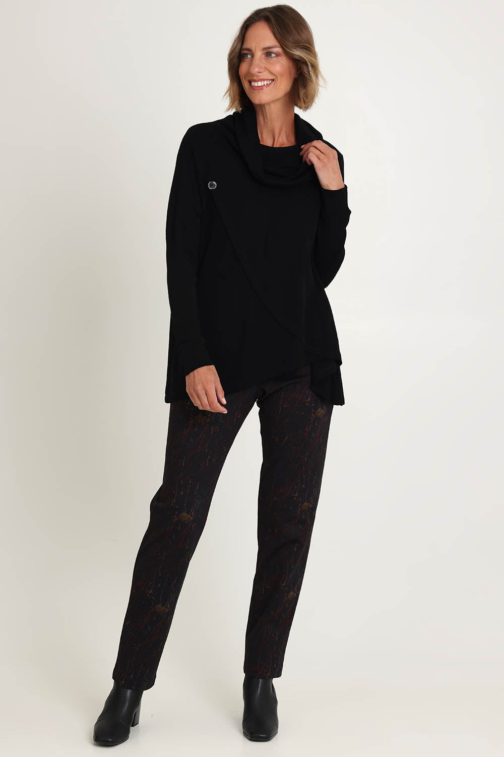 Model Riina wearing size S of the Good Stakes Top in colour Black (Black), from the front, showing the whole outfit