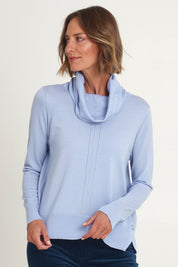 Model Riina wearing size S of the Detail Driven Sweater in colour Articblue (Blue), from the front, cropped image