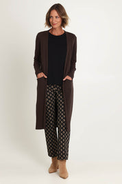 Model Riina wearing size S of the Luxe Line Cardi in colour Cocoa, from the front, showing the whole outfit