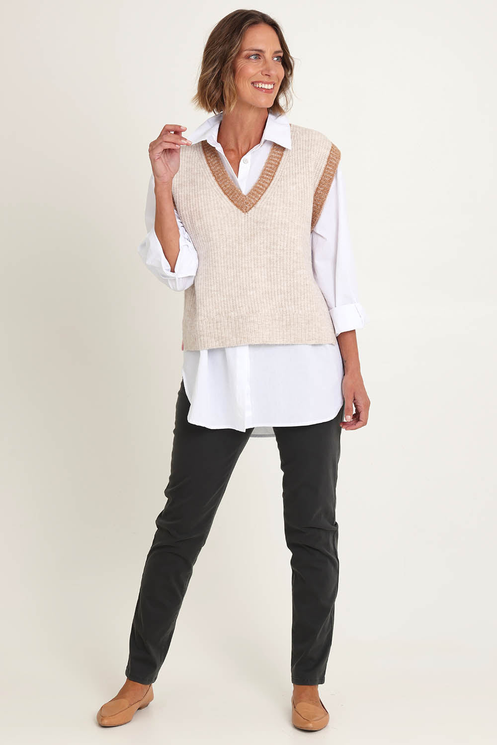 Model Riina wearing size S of the Plush Love Vest in colour Pinkcombo, from the front, showing the whole outfit
