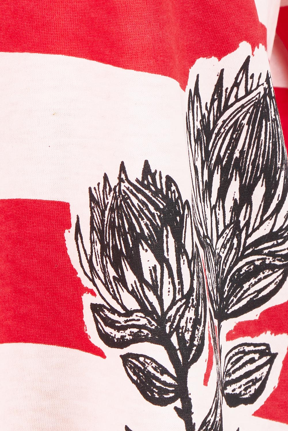 Product shot of the Galleria Tee – Bebold in colour Bebold, showing detail