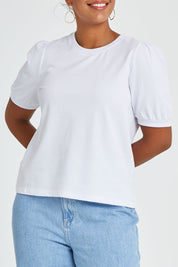 Model Noli wearing size 14 of the Ingrid Tee in colour White (White), from the front, cropped image