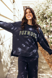 A model wearing the Interval Cotton Crew in colour Navy (Blue), from the front, showing the whole outfit