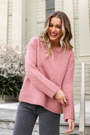 A model wearing the Pepper Knit in colour Rosepink (Pink), from the front, showing the whole outfit