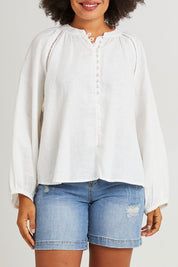 Model Olivia wearing size 10 of the Corsica Blouse in colour Vinwhite (White), from the front, cropped image