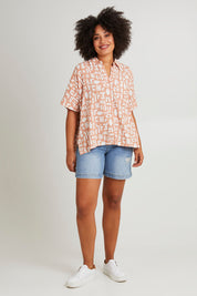Model Olivia wearing size 10 of the Etched Geo Shirt in colour Clay, from the front, showing the whole outfit