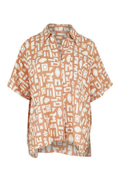 Product shot of the Etched Geo Shirt in colour Clay, from the front