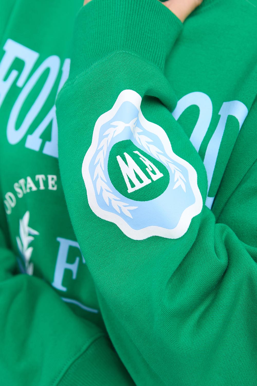Product shot of the State League Cotton Crew in colour Green (Green), detail