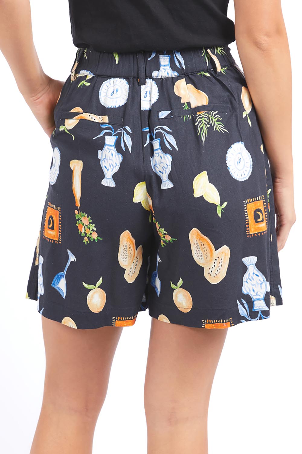 A model wearing the Italian Summer Linen Blend Short in colour Print (Black), from the back