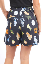 A model wearing the Italian Summer Linen Blend Short in colour Print (Black), from the back