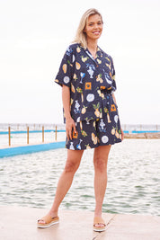 Model Phoebe wearing size 10 of the Italian Summer Linen Blend Short in colour Print (Black), from the front, showing the whole outfit
