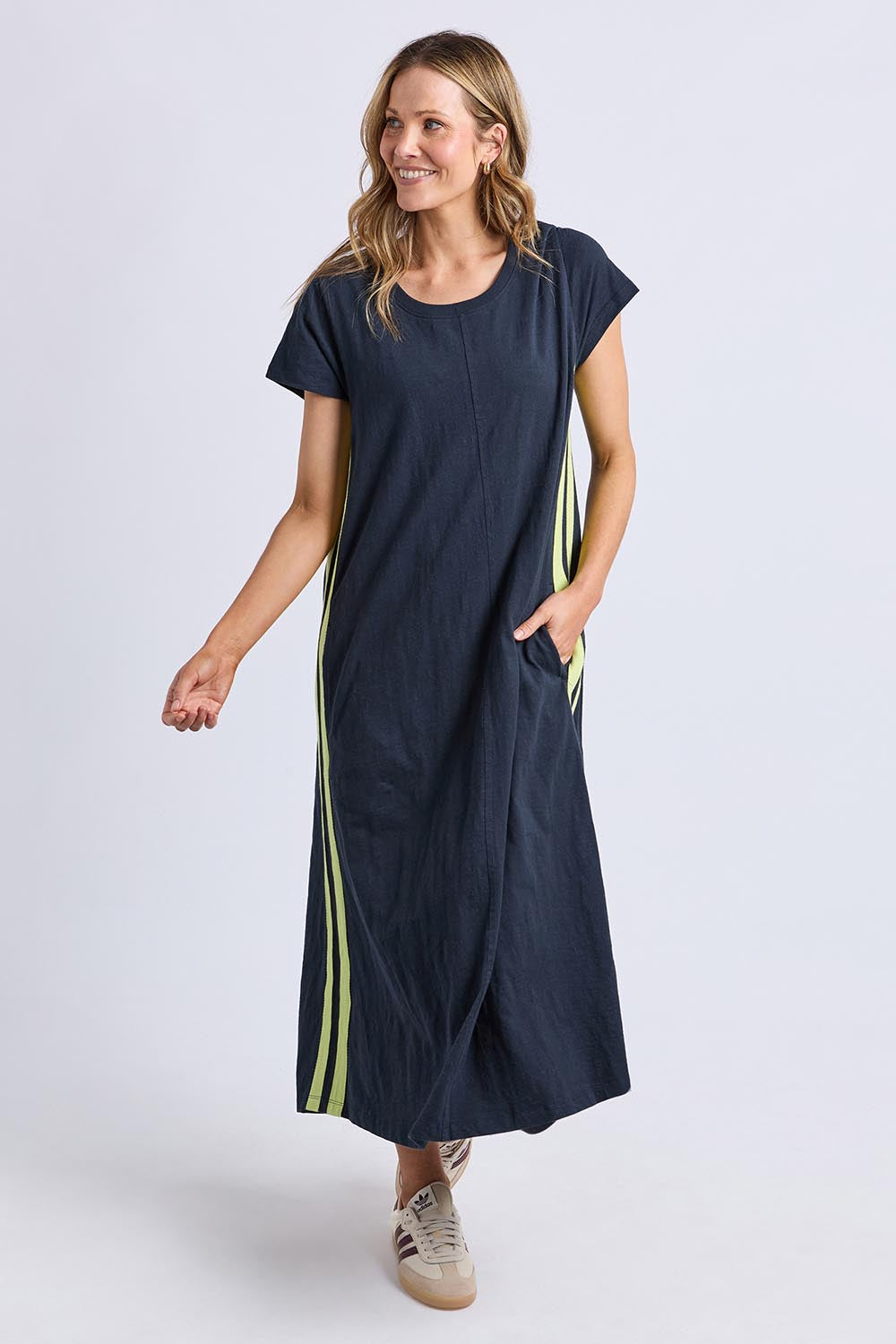 A model wearing the Leisure Recovery Cotton Dress in colour Navyyellow (Blue), from the front, showing the whole outfit
