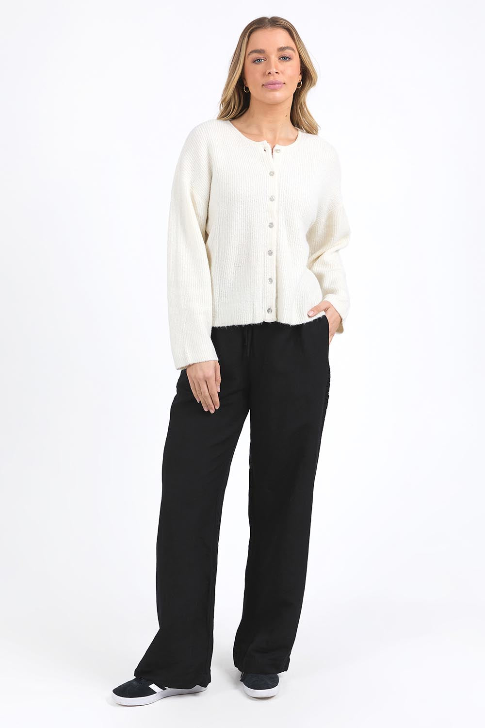 A model wearing the Murphy Knit Cardigan in colour Vinwhite (White), from the front, showing the whole outfit