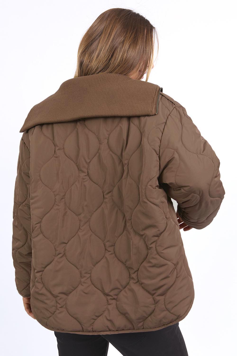 A model wearing the Mellow Quilted Jacket in colour Coffee, from the back