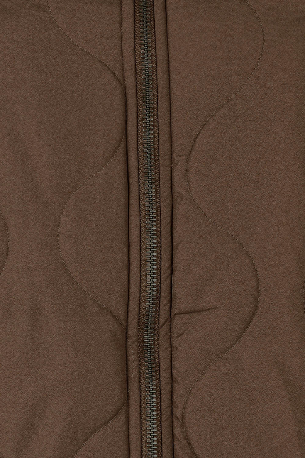 Product shot of the Mellow Quilted Jacket in colour Coffee, detail