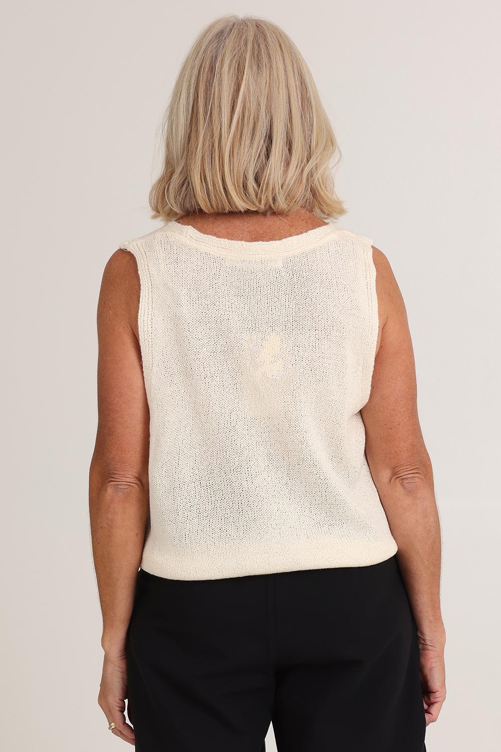 Model Sandy wearing size 10 of the Golden Vest in colour Vinwhite (White), from the back
