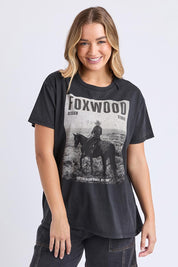 A model wearing the Rodeo Cotton Tee in colour Washedblk (Black), from the front, cropped image