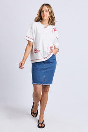 A model wearing the Paradise Cotton Tee in colour Vintawhite (White), from the front, showing the whole outfit