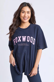 A model wearing the Interval Cotton Tee in colour NavyPink (Blue), from the front, cropped image