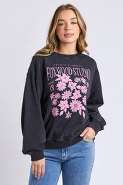 A model wearing the Floret Crew in colour Black (Black), from the front, cropped image