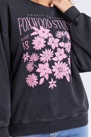 A model wearing the Floret Crew in colour Black (Black), from the front, cropped image