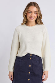 A model wearing the Blair Ls Knit in colour Vinwhite (White), from the front, cropped image