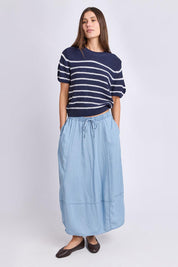 Model Genericm wearing size sample of the Blair Stripe Short Sleeve Knit – Whitestrip in colour Whitestrip, from the front