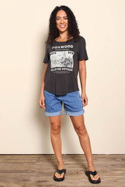 Model Pamelar wearing size 10 of the Voyage Tee – Wshedblack in colour Wshedblack, from the front