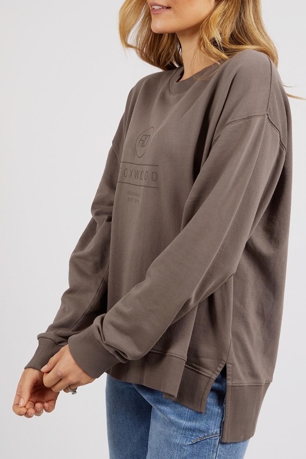 A model wearing the Everyday Crew in colour StoneGrey (Grey), from the front, cropped image