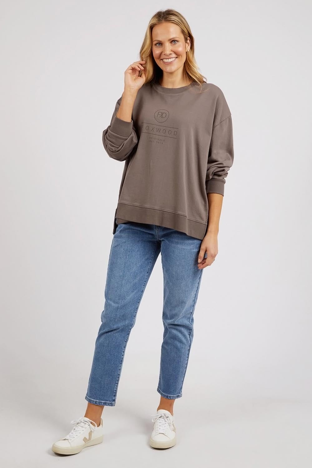 A model wearing the Everyday Crew in colour StoneGrey (Grey), from the front, showing the whole outfit